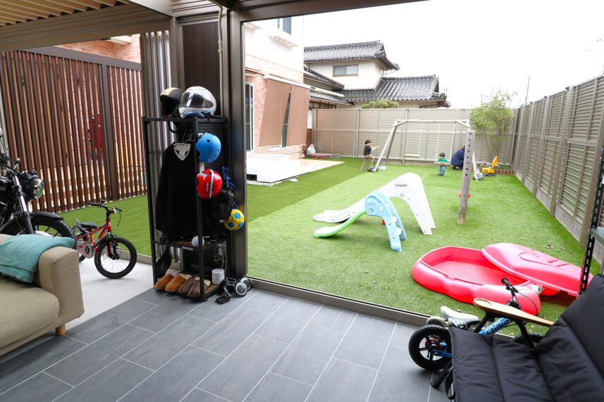 江津市 外構リフォーム バイクや趣味用品を収納したガレージ