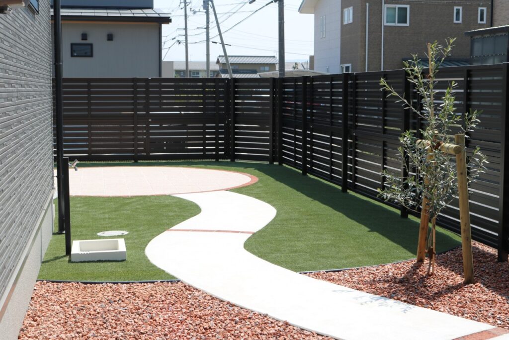 江津市で施工した目隠しフェンス事例