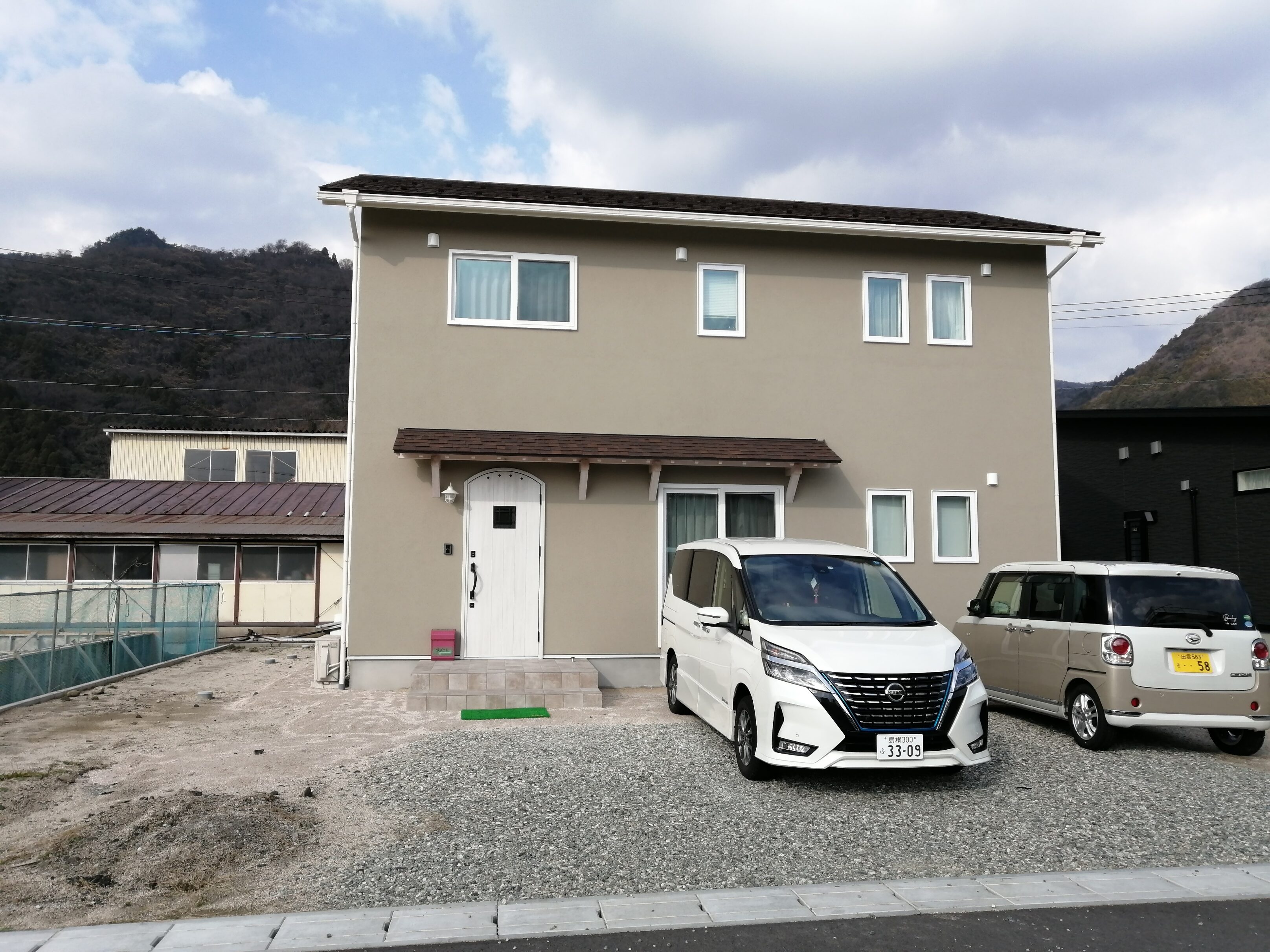 江津市 外構リフォーム前の駐車スペース