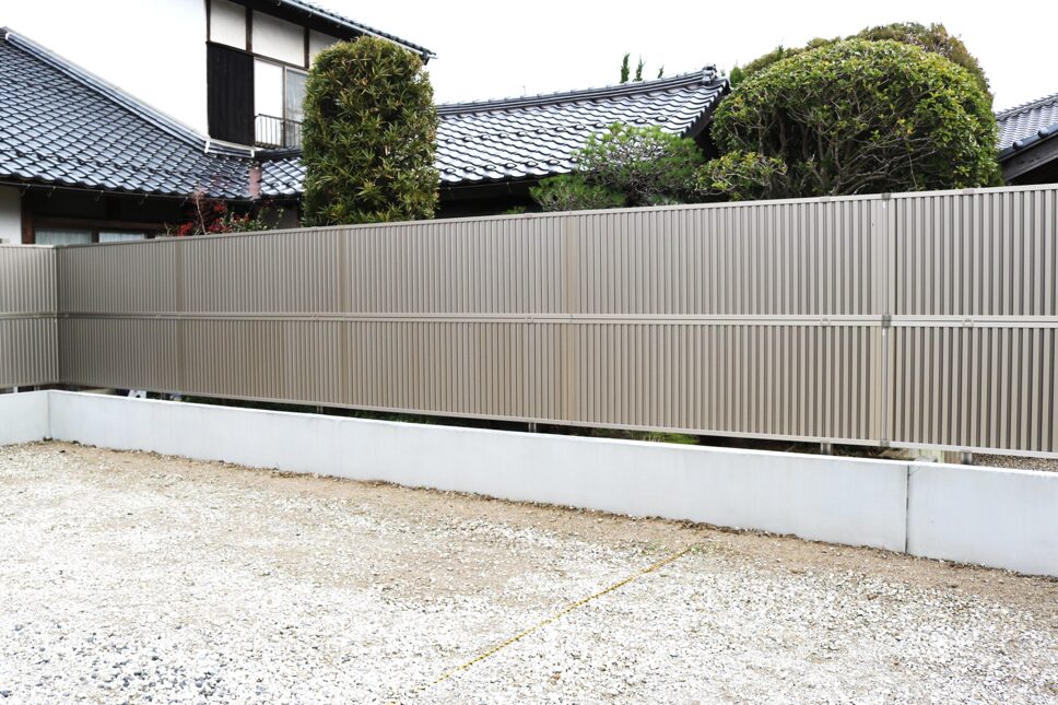 江津市 外構工事 丈夫で安心なフェンス施工後の様子