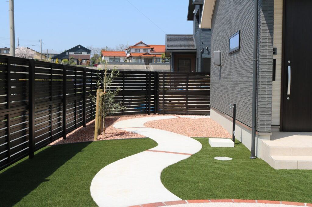 江津市で施工した目隠しフェンス事例