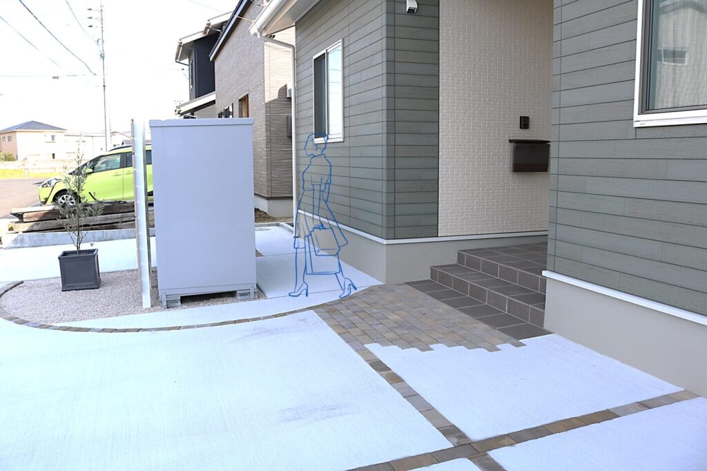 江津市 木目調フェンス付き駐輪場 外構施工事例