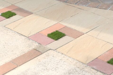 江津市 庭リフォーム デザイン舗装と人工芝を組み合わせた施工事例