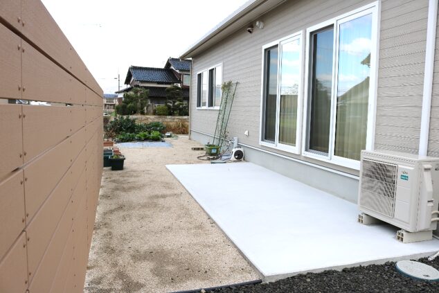 江津市 外構工事 プライバシーを守る目隠しフェンス施工事例