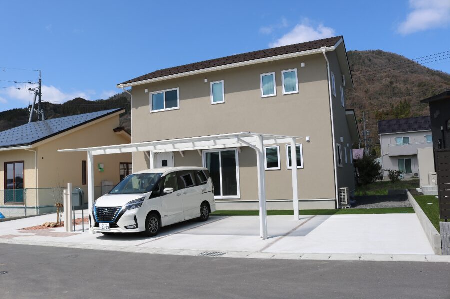 江津市 外構工事 デザインブロックで区切られた駐車スペース