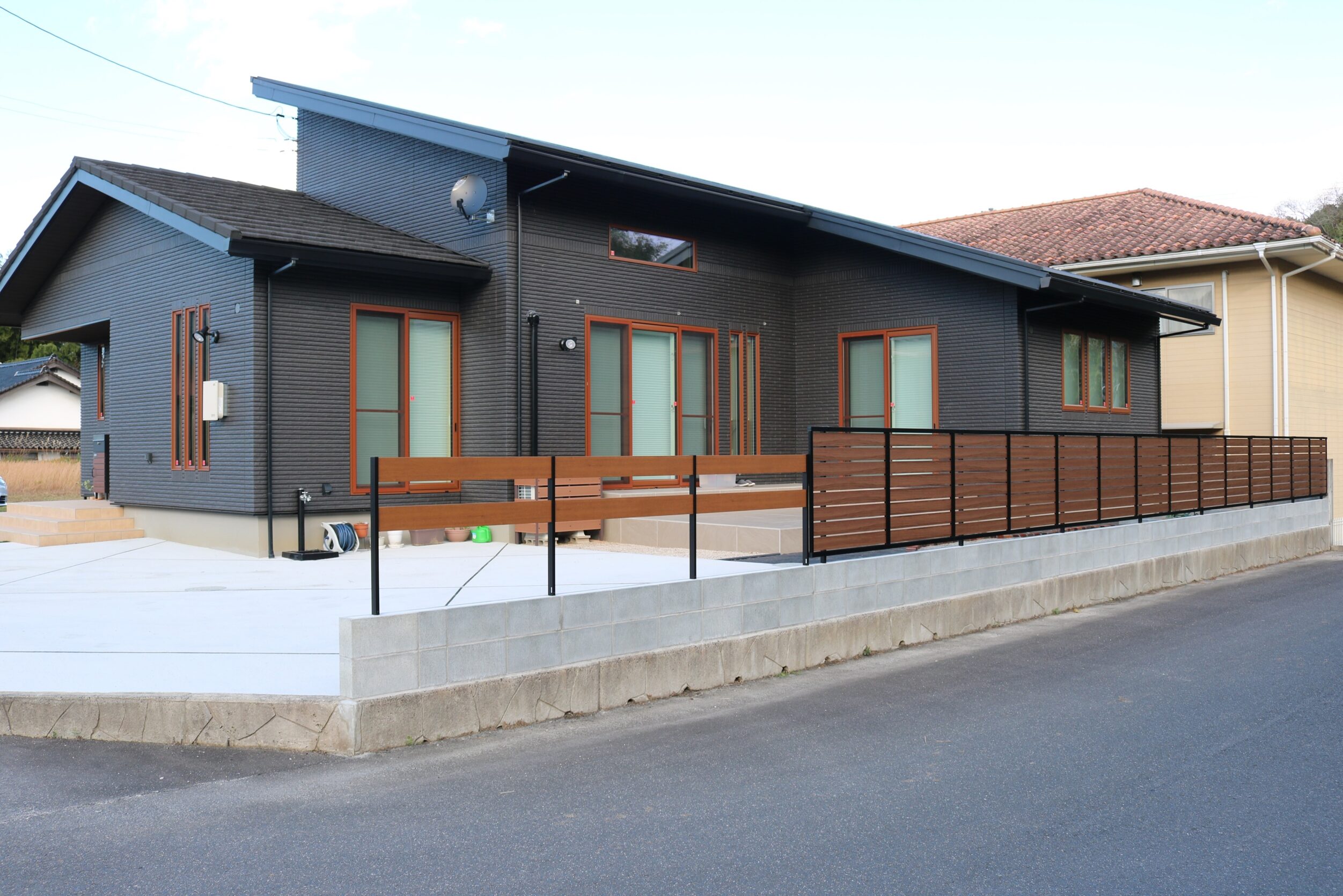 江津市 外構リフォーム デザインと安全性を両立したフェンス