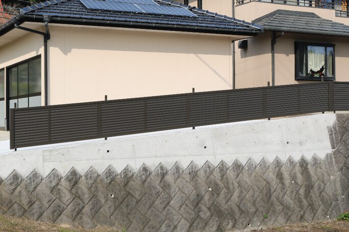 江津市 外構工事 安全性を高めた塀とフェンスの施工後