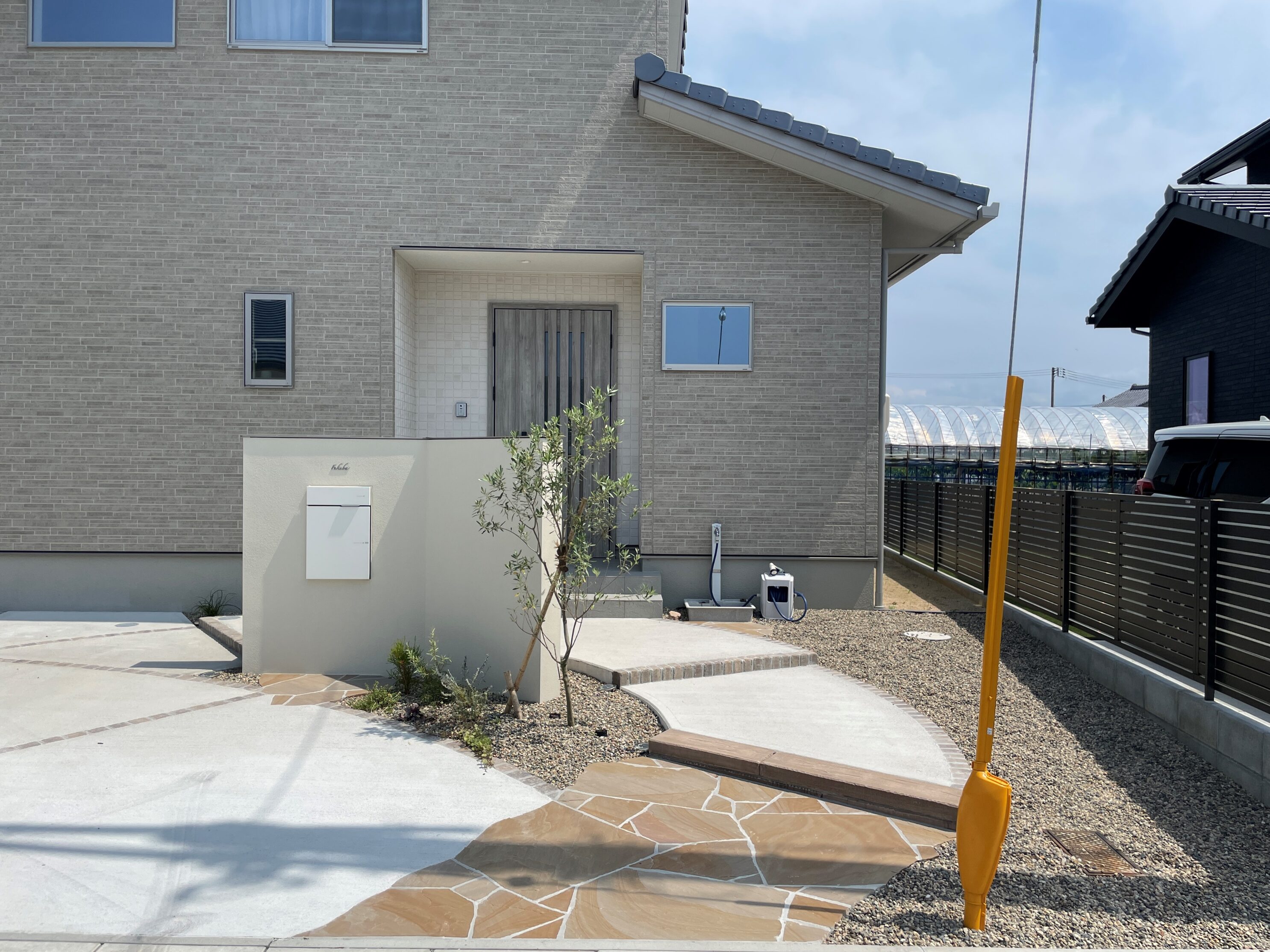 江津市 外構施工 門まわりと駐車スペースの外構事例