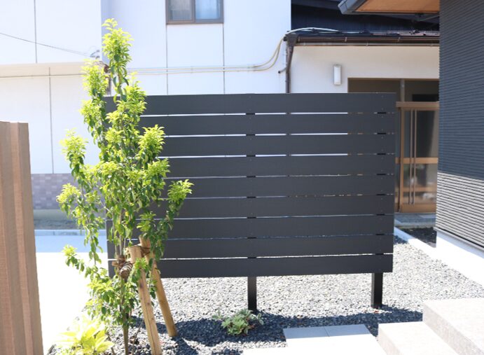 江津市 外構リフォーム 植栽と門柱を取り入れたアプローチ