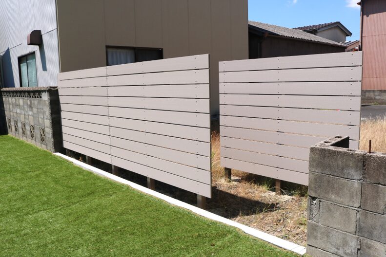 江津市 外構リフォーム プライバシー確保のための目隠しフェンス施工