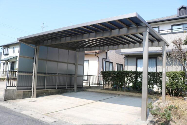 江津市で施工したソルディーポートのカーポート