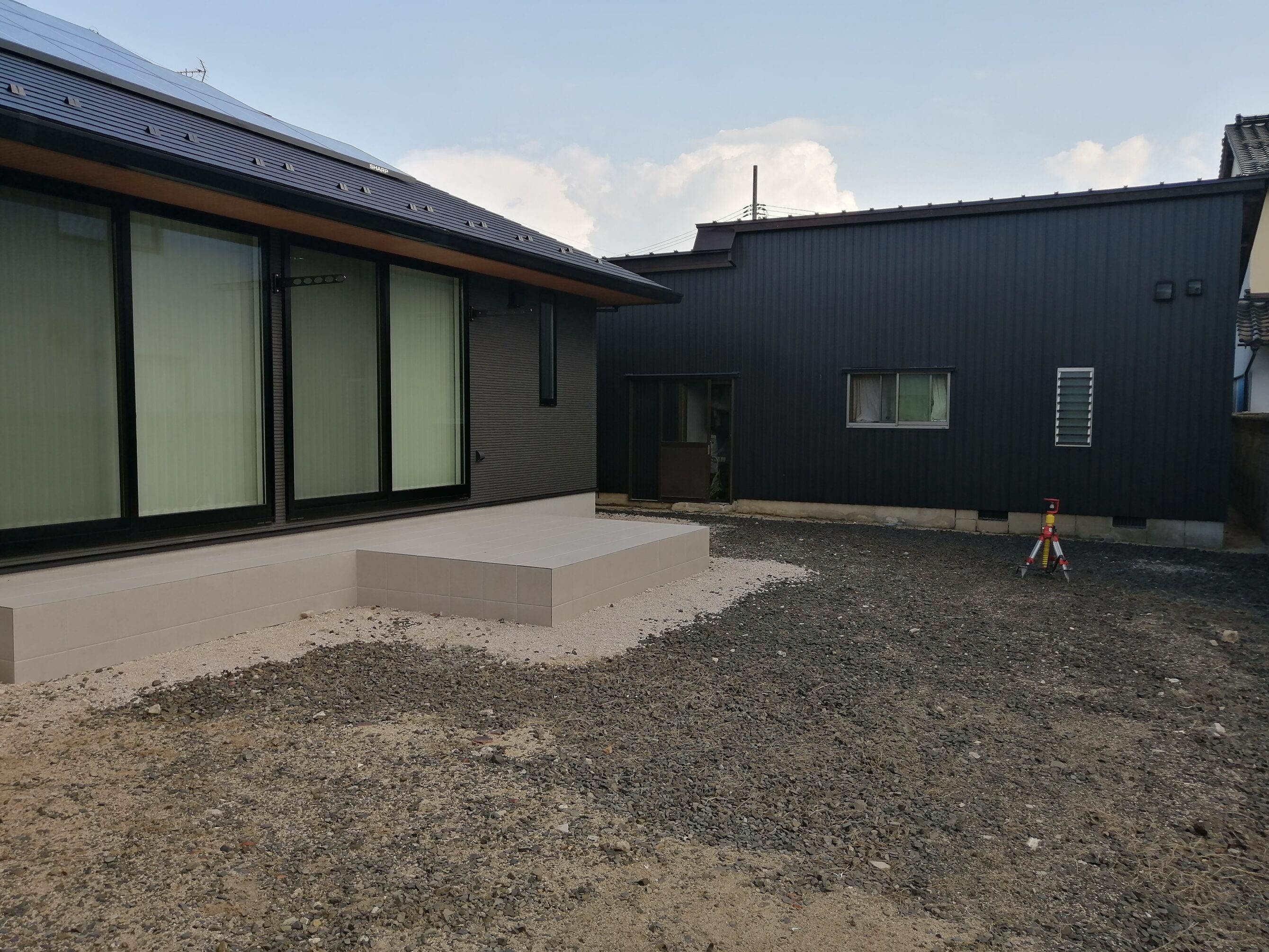 江津市 外構リフォーム 施工前の庭と駐車場の様子