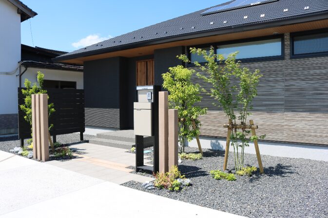 江津市 外構施工 門まわりと玄関アプローチの外構事例