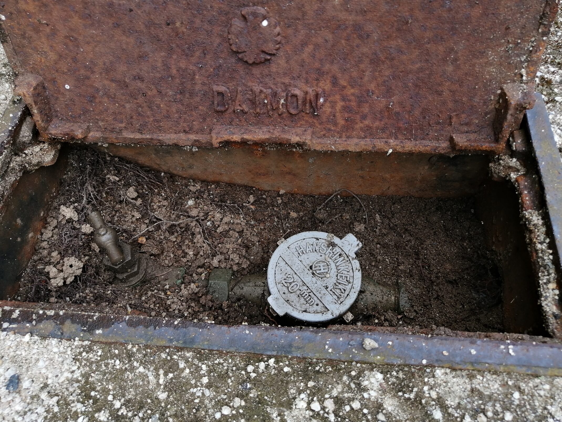 江津市 外構リフォーム 段差があり通行しにくいアプローチ