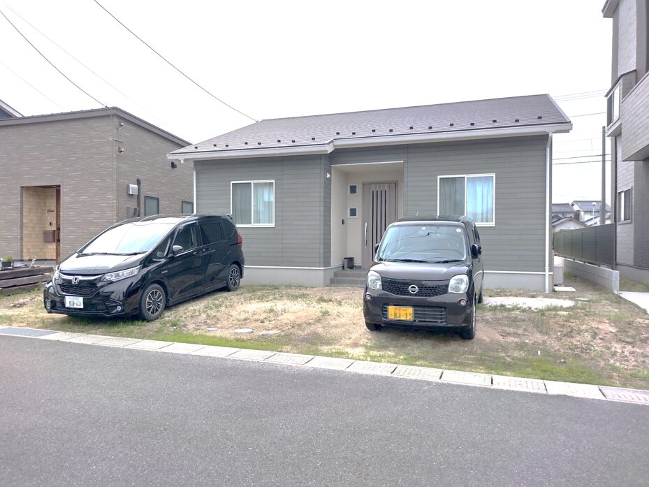 江津市 外構リフォーム 施工前の庭と駐車場の写真