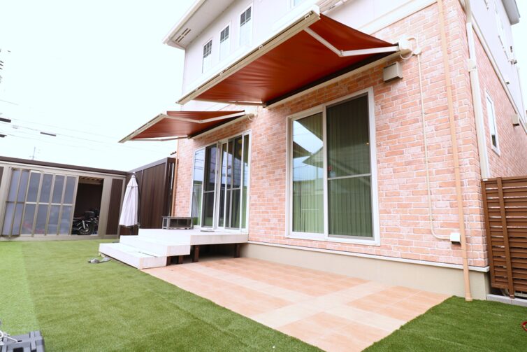 江津市 外構リフォーム テラスと日除けを備えた施工事例